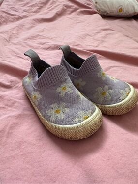 Kids Lavender Daisy Slip-On Shoes - Knit Casual Sneakers